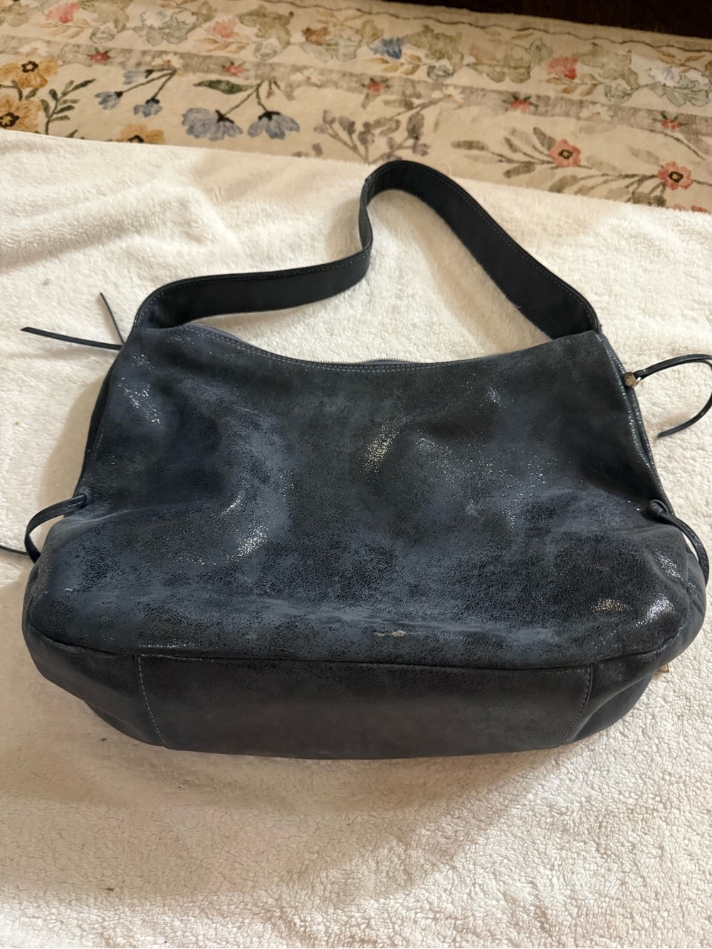 Classic Black Leather Shoulder Bag - Sleek Everyday Tote